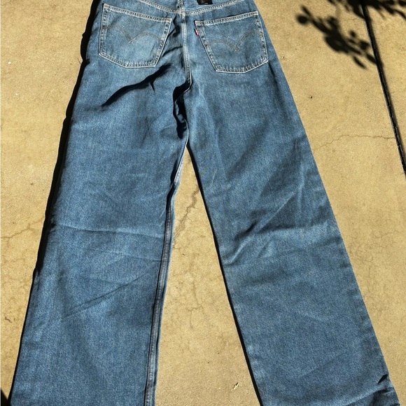 Levis Premium Big E Super High Rise Loose in hip wide leg Baggy Jeans. Med. Wash - Picture 5 of 10